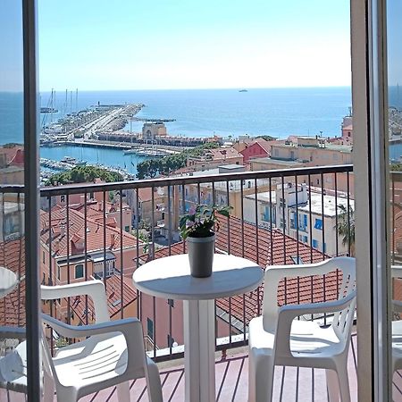 Hotel Robinia Империя Экстерьер фото