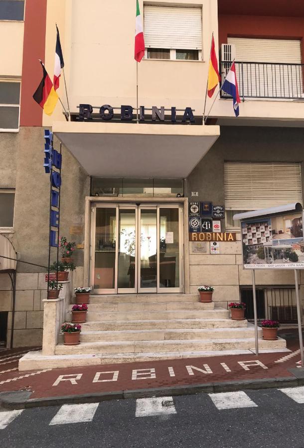 Hotel Robinia Империя Экстерьер фото