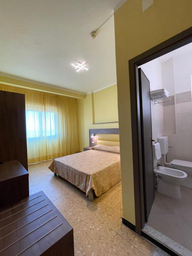 Hotel Robinia Империя Экстерьер фото
