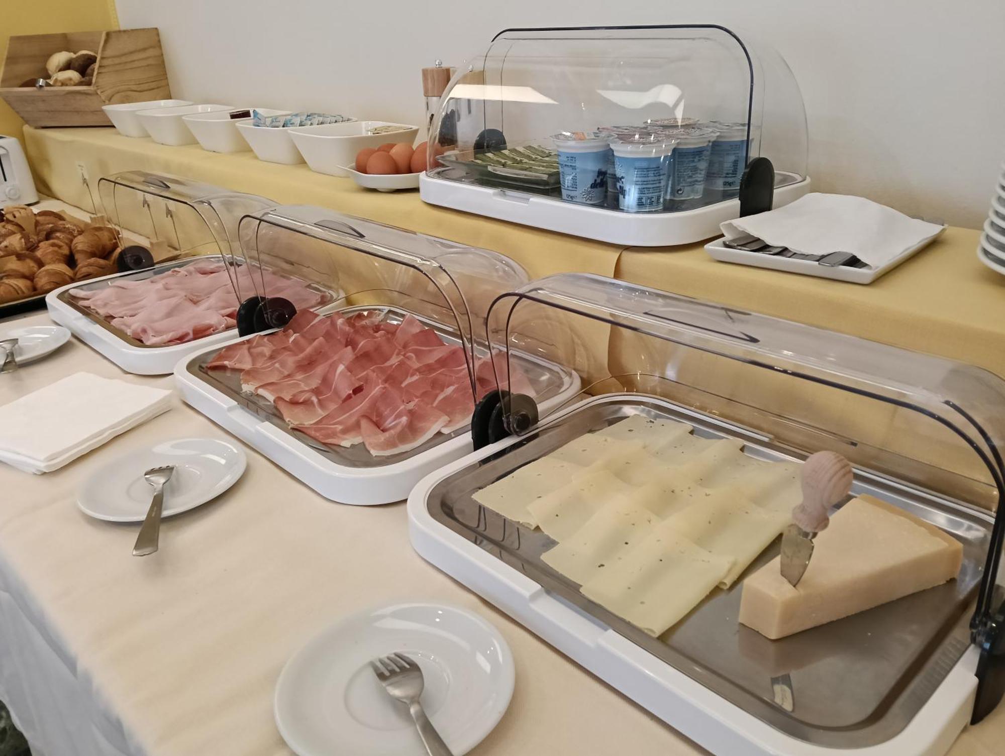 Hotel Robinia Империя Экстерьер фото
