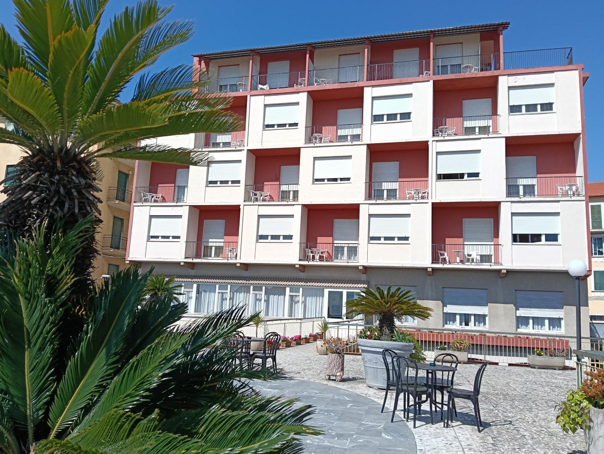 Hotel Robinia Империя Экстерьер фото