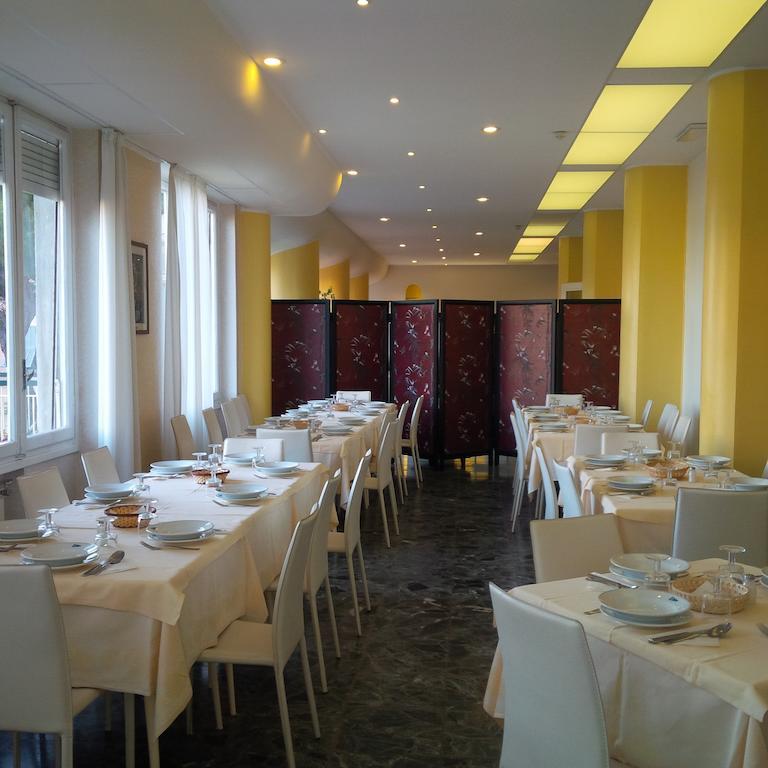 Hotel Robinia Империя Экстерьер фото